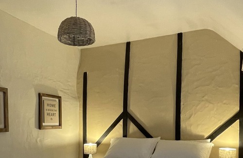 Bicester Cottage | Cozy Cottage Retreat with Kitchen in Bicester Center