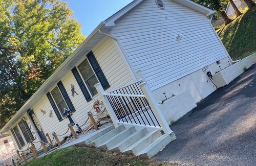 Calvert Beach-Long Beach Cottage | Idyllic Cottage Near Chesapeake Bay with Breakfast Included