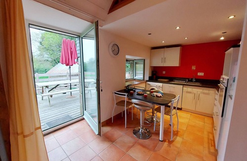 La Pellerine Cottage | Relaxing Getaway at Gite La Pellerine with Spa & Kitchen