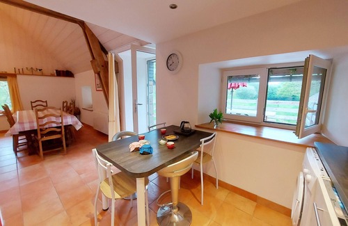 La Pellerine Cottage | Relaxing Getaway at Gite La Pellerine with Spa & Kitchen
