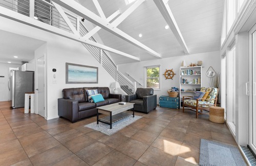 Blue Eye Cottage | Dog-Friendly Blue Moon Cottage with Lake Views & Hot Tub