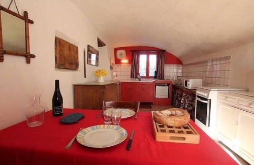 Jullianges Cottage | Cozy Gite Jullianges: Pet-Friendly Studio for Two
