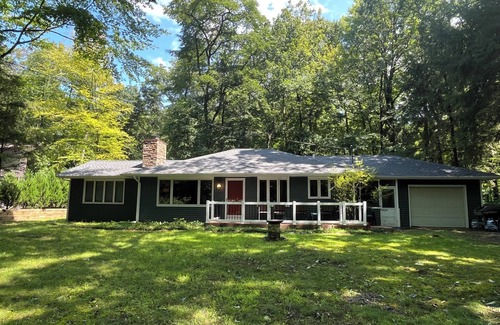 Harbert House | Serene Cottage with Private Beach & Spa, Rated 9.4/10