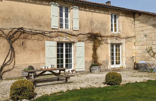 Chadurie Cottage | Cozy Gite Chadurie: Ideal for Family Fun and Relaxation