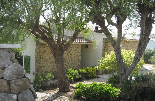 Mafra House | Idyllic Cottage with Garden Near Sea & Ericeira - 10/10 Rating