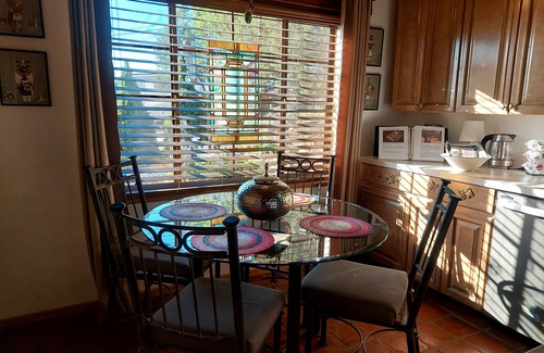 Payson Cottage | Scenic Cottage with Breathtaking Views & Breakfast Included