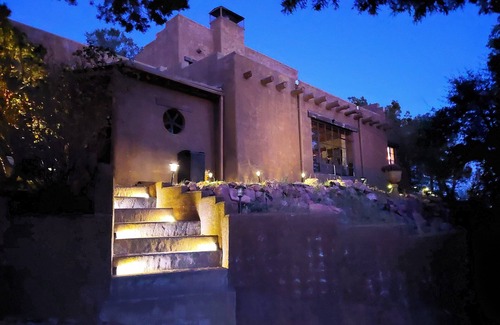 Payson Cottage | Scenic Cottage with Breathtaking Views & Breakfast Included