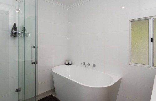 Kirup Cottage | Charming cottage with king beds