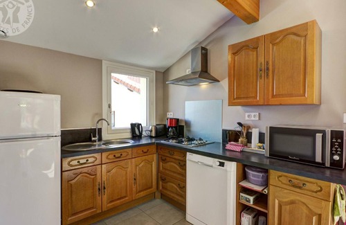 Genilac Cottage | Comfortable Gite Genilac: Family-Friendly with Spa & Kitchen
