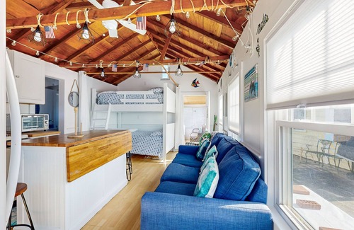 Dennis Port Cottage | Cozy Cottage with Private Beach & Full Kitchen Retreat