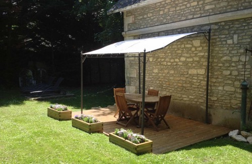 Mouy Cottage | Gite Mouy: 2 Bedroom Retreat with Spa and Family Comfort
