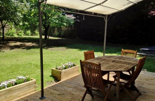 Mouy Cottage | Gite Mouy: 2 Bedroom Retreat with Spa and Family Comfort
