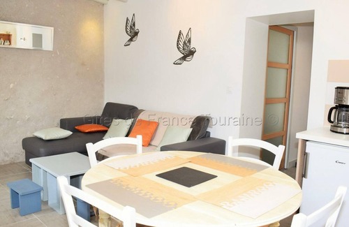 Limeray Cottage | Gite Limeray: 2 Bedrooms with Spa & Family-Friendly Perks