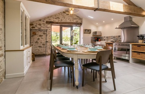 Chateau-Thebaud Cottage | Elegant Gite Château-Thébaud with Private Pool and Spa