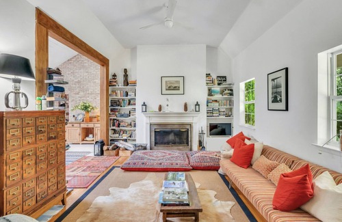 Sagaponack House | Cozy Country Cottage with Pool Near Trails and Vineyards
