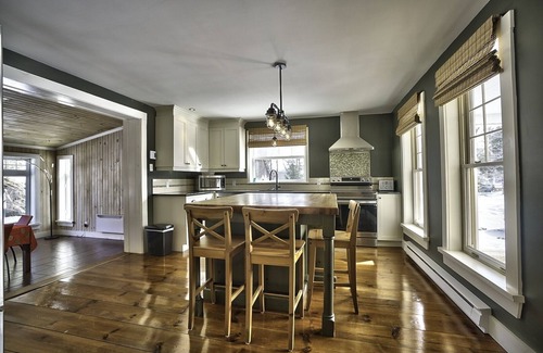 Ayers Cliff Ski Chalet | Exceptional Country House in Ayer's Cliff with Pool & Breakfast