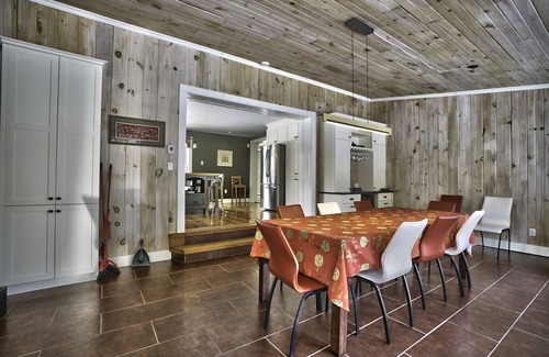 Ayers Cliff Ski Chalet | Exceptional Country House in Ayer's Cliff with Pool & Breakfast