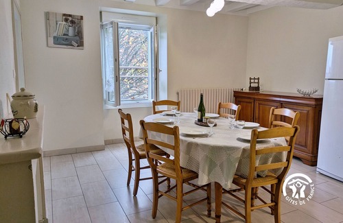 L'Huisserie Cottage | Charming Countryside Retreat with Farm Experience and Nearby Forest