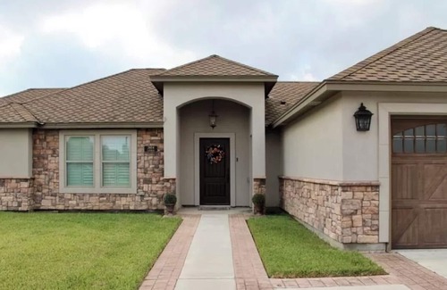 Olmito House | Charming & Cozy 4-bedroom Home n