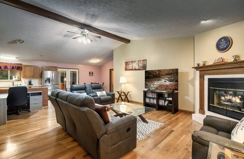Wears Valley Cabin | Inviting Cabin Retreat Near Smoky Mountains with Game Room