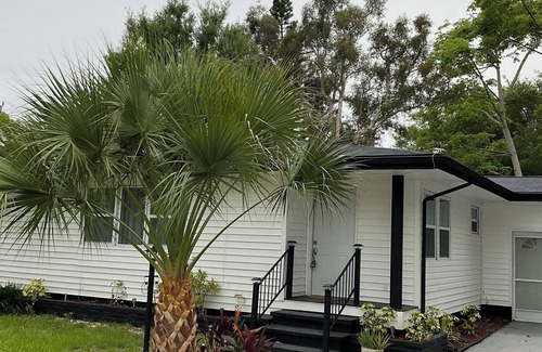 Osprey House | Charming cozy coastal house🐬minutes away from Venice beach