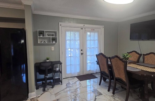 Gunter Afs House | “Charming & Cozy Home - 3 Min to VA + Downtown”