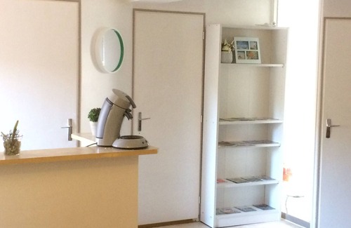Poitiers House | Cozy T2 with Kitchen & Guest Rated 9/10 for Your Stay