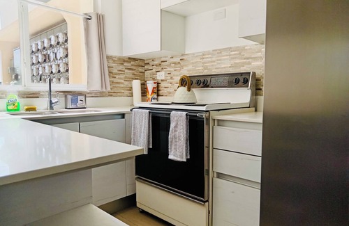 San Rafael Condo | Charming 2-bedroom condo with shared pool, gym, Wi-Fi, one parking space