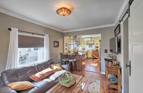 Fullerton House | Delightful Craftsman Cottage with Garden & Hot Tub, Rated 10/10