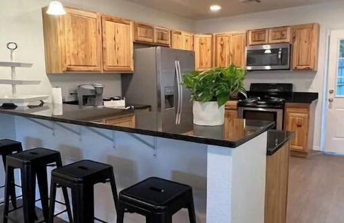 Tahlequah House | Cozy Craftsman Cottage with Ocean View & Breakfast