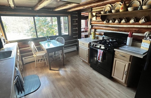 East Stroudsburg Cabin | Idyllic Creekside Cabin with Firepit, Golf & Waterfalls
