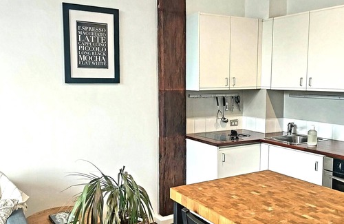 Pyrmont Apartment | Charming Darling Harbour One Bedroom Apartment with Pool, Sauna, Spa & Gym