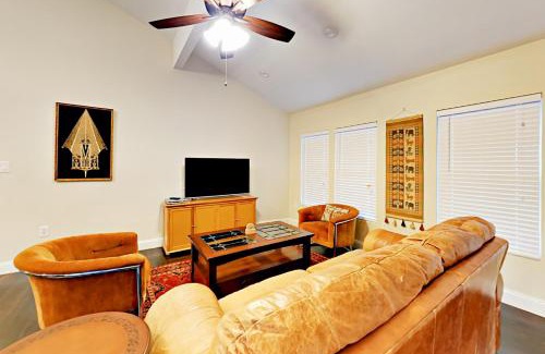 Central East Austin House | Delightful Retreat: Guest Rated 9.7 with Family-friendly Amenities