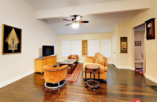 Central East Austin House | Delightful Retreat: Guest Rated 9.7 with Family-friendly Amenities