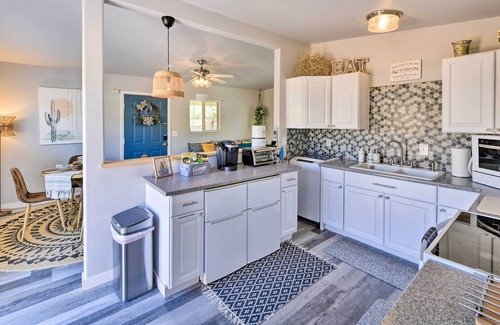 Yucca Valley Cottage | Idyllic Desert Cottage: Steps from Joshua Tree National Park
