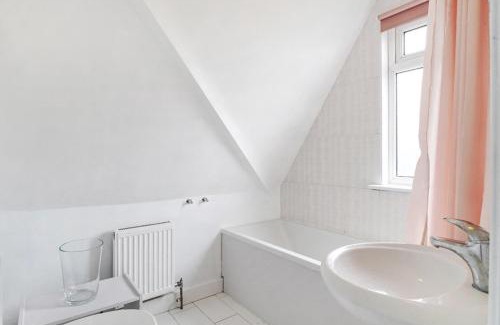 Forest Hill Apartment | Charming Designer Cosy Loft Apartment