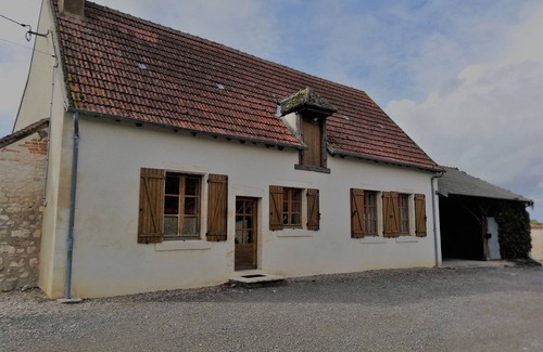 La Celette Cottage | Gite La Celette: Pet-Friendly Retreat with Spa & Breakfast