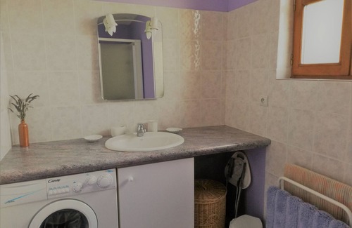 La Celette Cottage | Gite La Celette: Pet-Friendly Retreat with Spa & Breakfast