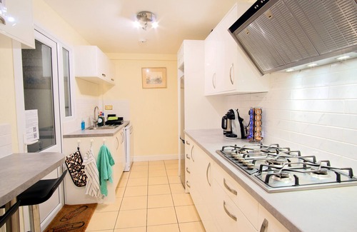 Chudleigh House | Delightful Devon Holiday Cottage with Pet-Friendly Amenities