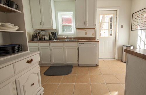 Isle of Palms Condo | Pet-Friendly Beach House with Ocean View & Pool Access