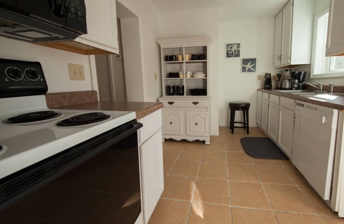 Isle of Palms Condo | Pet-Friendly Beach House with Ocean View & Pool Access