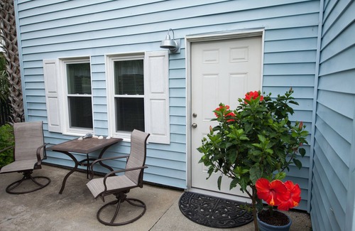 Isle of Palms Condo | Pet-Friendly Beach House with Ocean View & Pool Access