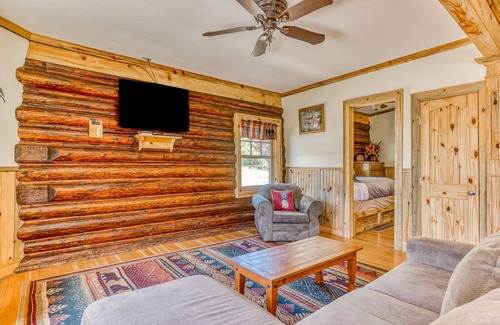White Salmon Cabin | Charming dog-friendly cabin with kitchenette, patio, & close to attractions