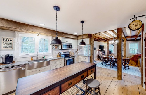 East Wallingford House | Pet-Friendly Retreat with Private Deck & Firepit