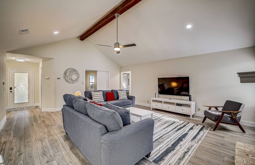 Round Rock House | Charming, dog-friendly home with fireplace, patio, central AC, & washer/dryer