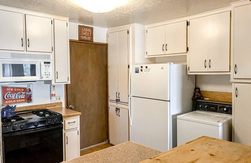Alpine Village Cabin | Inviting Dog-Friendly Mountain Retreat with Hot Tub & Views