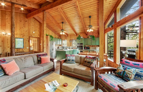 Fern Valley Cabin | Dog-Friendly Cabin Lodge with Deck - Perfect for Families