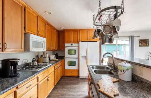 Sebastopol House | Pet-Friendly Retreat Steps from Scenic Regional Park
