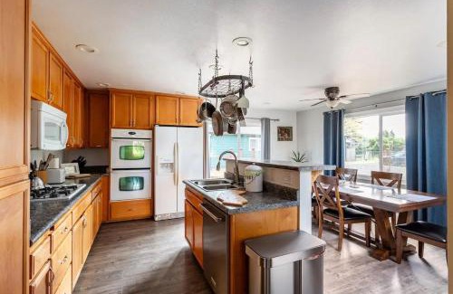 Sebastopol House | Pet-Friendly Retreat Steps from Scenic Regional Park