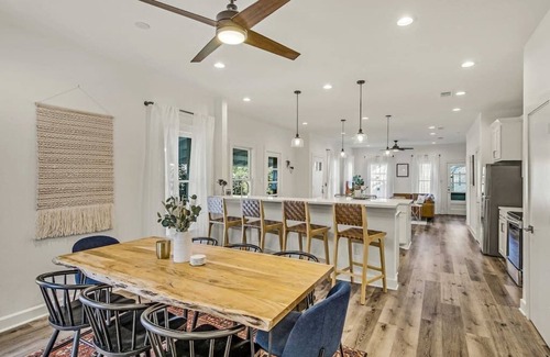 Clarksville House | Impressive 6-Bedroom Mansion in Downtown Austin Awaits